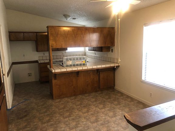 3rd image of 1521 E Sunnyview Ave