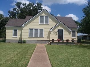 814 Old McDade Rd, Elgin, TX 78621