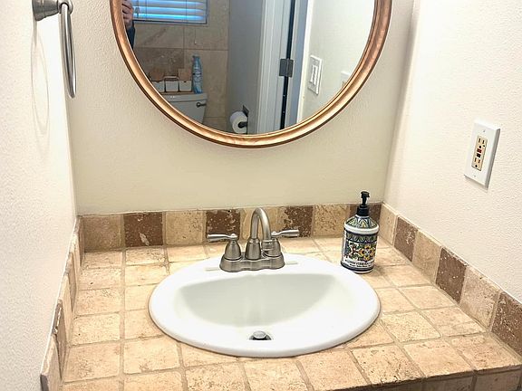 4th image of 61248 Kwinnum Dr
