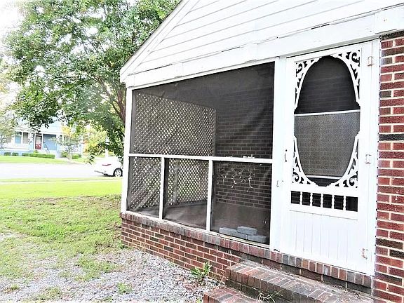 3rd image of 516 Roanoke Ave