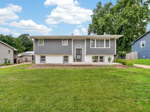 1301 Meadow Dr, Norwalk, IA 50211