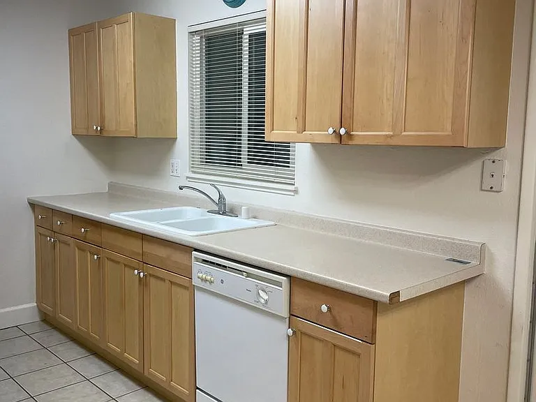 2266 Washington Ave — Photo 6