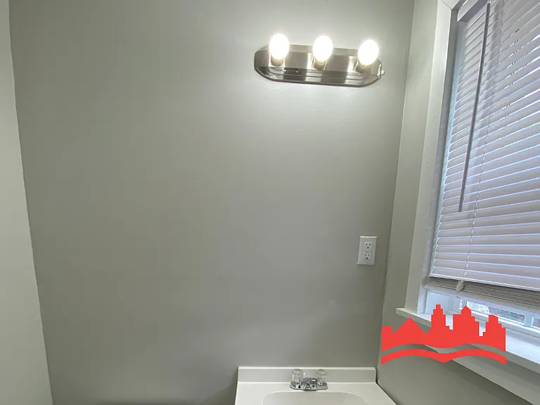 3139 Edgeware Rd S — Photo 9
