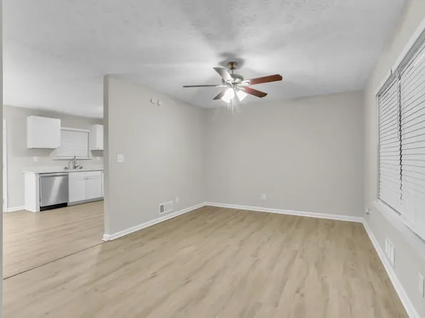 910 S Indian Creek Dr, Stone Mountain, GA 30083