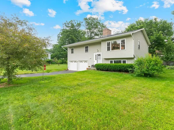5 Patricia Place, Essex, VT 05452