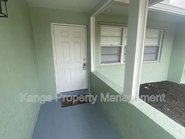1317 Willow Rd — Photo 2