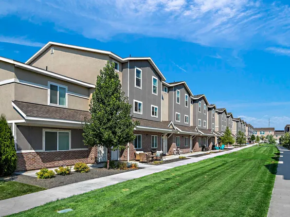 3710 N Centrepoint Way, Meridian, ID 83646