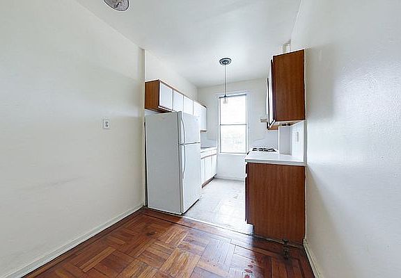 3rd image of 30 Daniel Low Ter APT 3R
