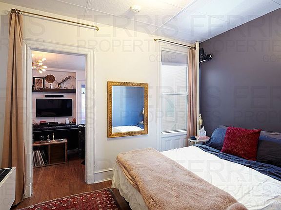 5th image of 11 Hausman St