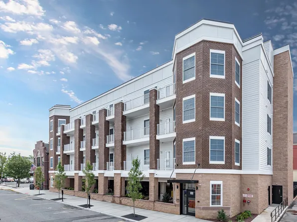 24 Mechanic St #208, Red Bank, NJ 07701