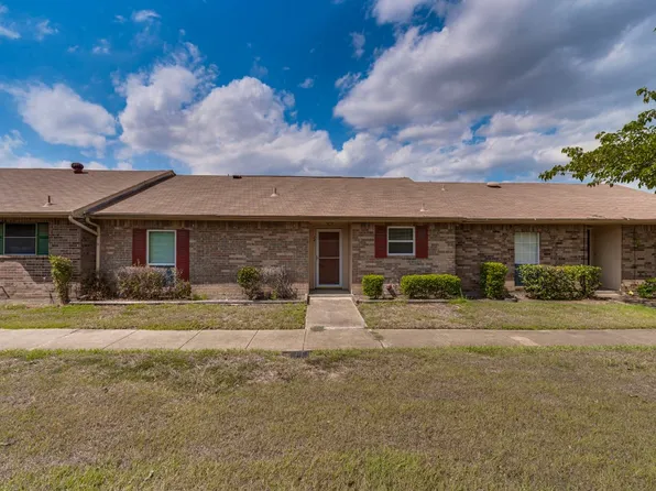 24 E Townhouse Ln, Grand Prairie, TX 75052