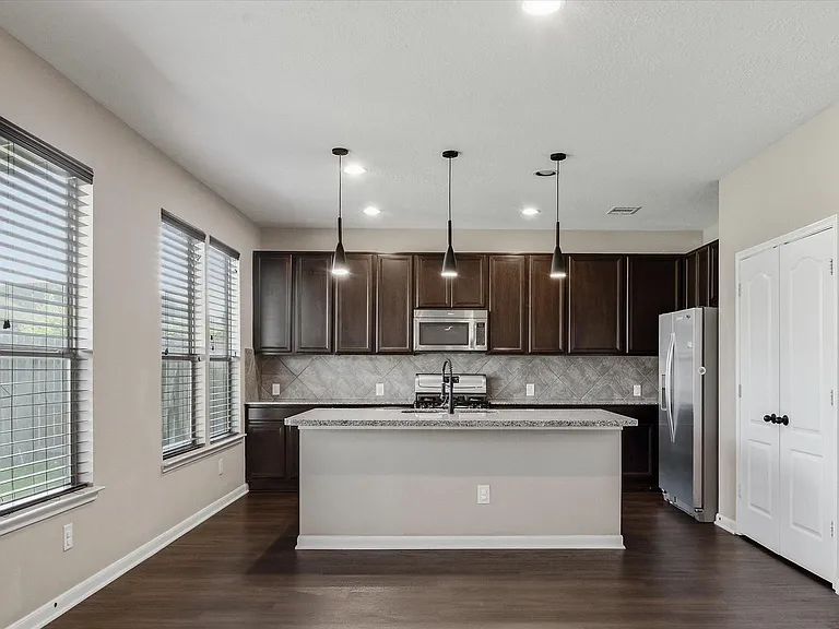16515 Williamstown Dr — Photo 11