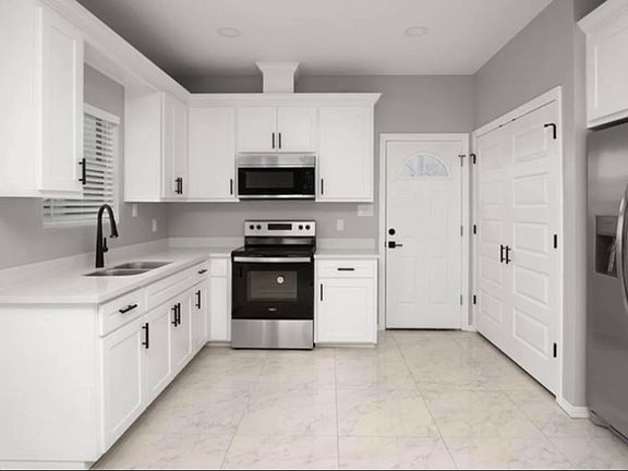 3rd image of 811 N Woodson Ave #4