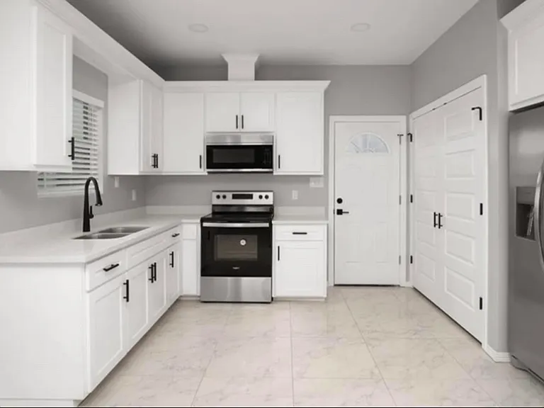 811 N Woodson Ave #4 — Photo 3