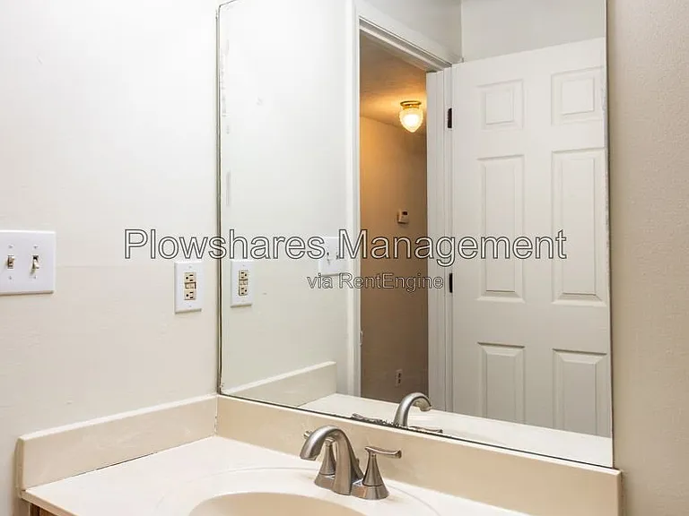 100 E Florence Ave #7 — Photo 8