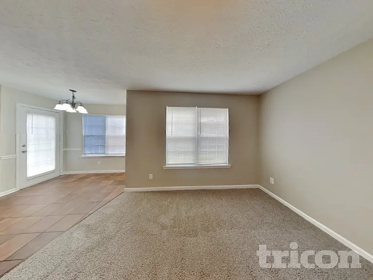 501 Homey Dr — Photo 2