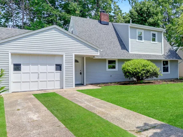 17 Windmill Lane, Levittown, NY 11756