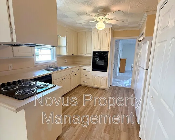 100 W Greenwood Dr — Photo 8