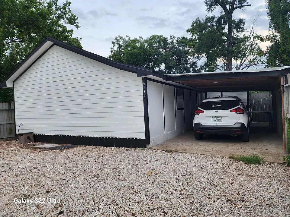 6239 Carver Rd