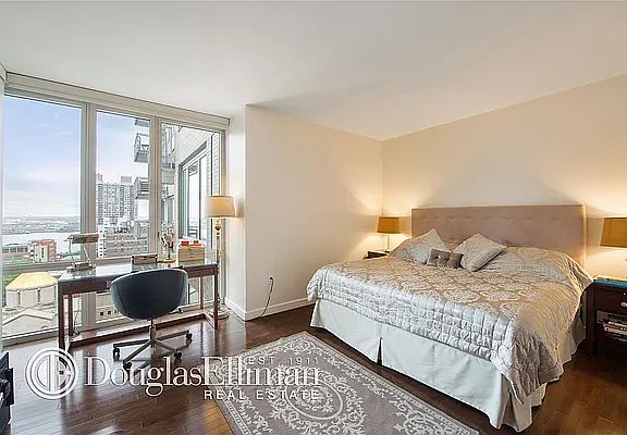 3rd image of 225 E 34th St APT 19B