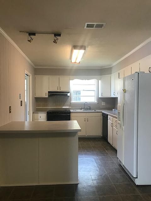 1st image of 103 Saratoga Cir