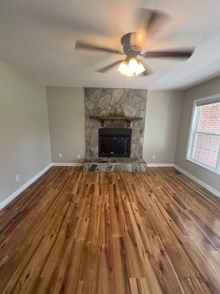 3 bed, 1.5 bath, 1545 sqft, $1,350 — Photo 2