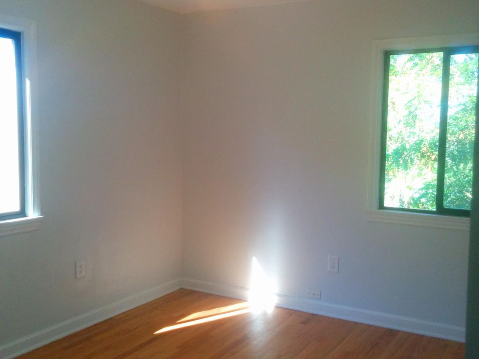 2nd image of 10221 8th Ave NW
