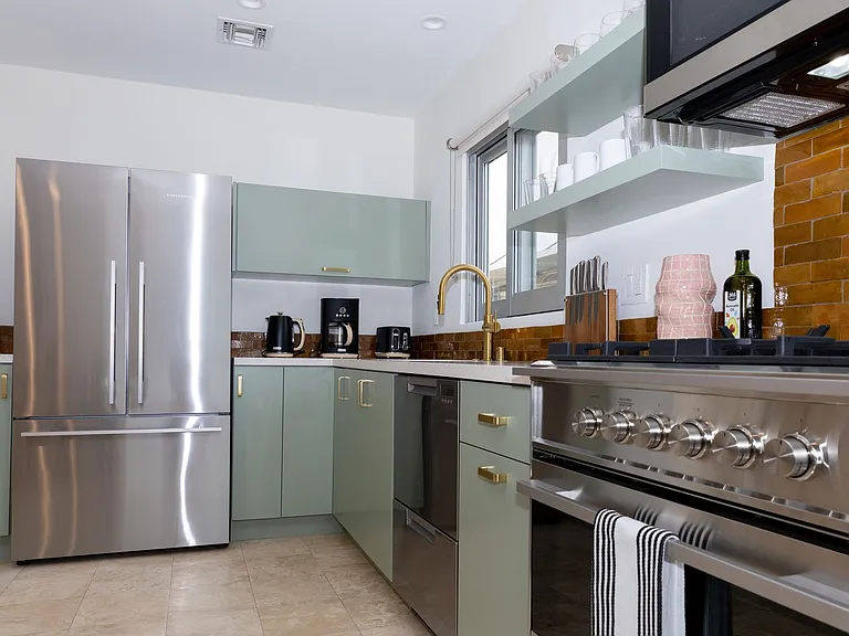 210 S Hamilton Dr #9 — Photo 6