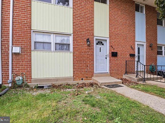 2nd image of 863 E Kings Ct