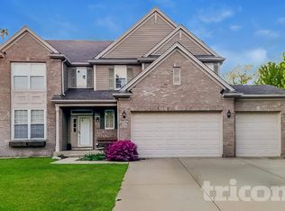 1278 McDole Dr, Sugar Grove, IL 60554