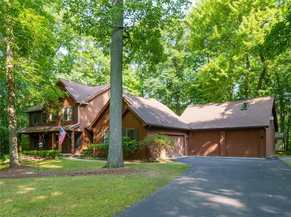 1216 Wellington Dr, Victor, NY 14564