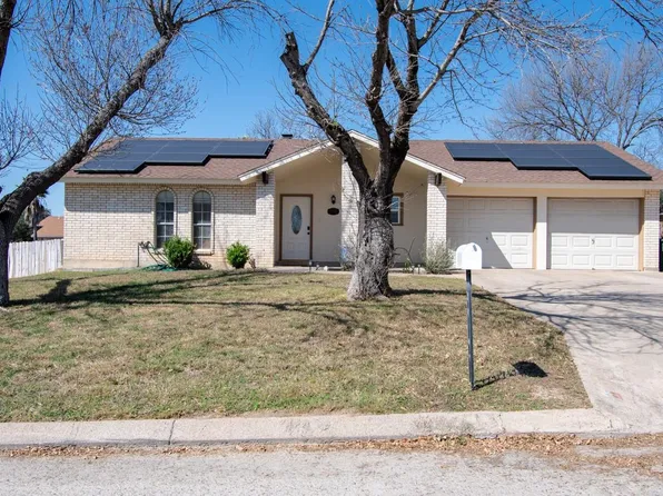 209 Peacepipe Trl, Del Rio, TX 78840