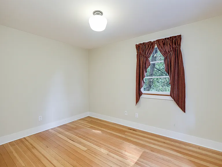 8013 NE Bucklin Hill Rd — Photo 15