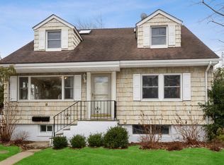8 Oak St, Harrison, NY 10528