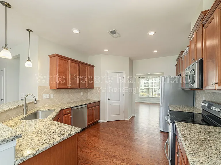 7922 Kelburn Ln — Photo 18