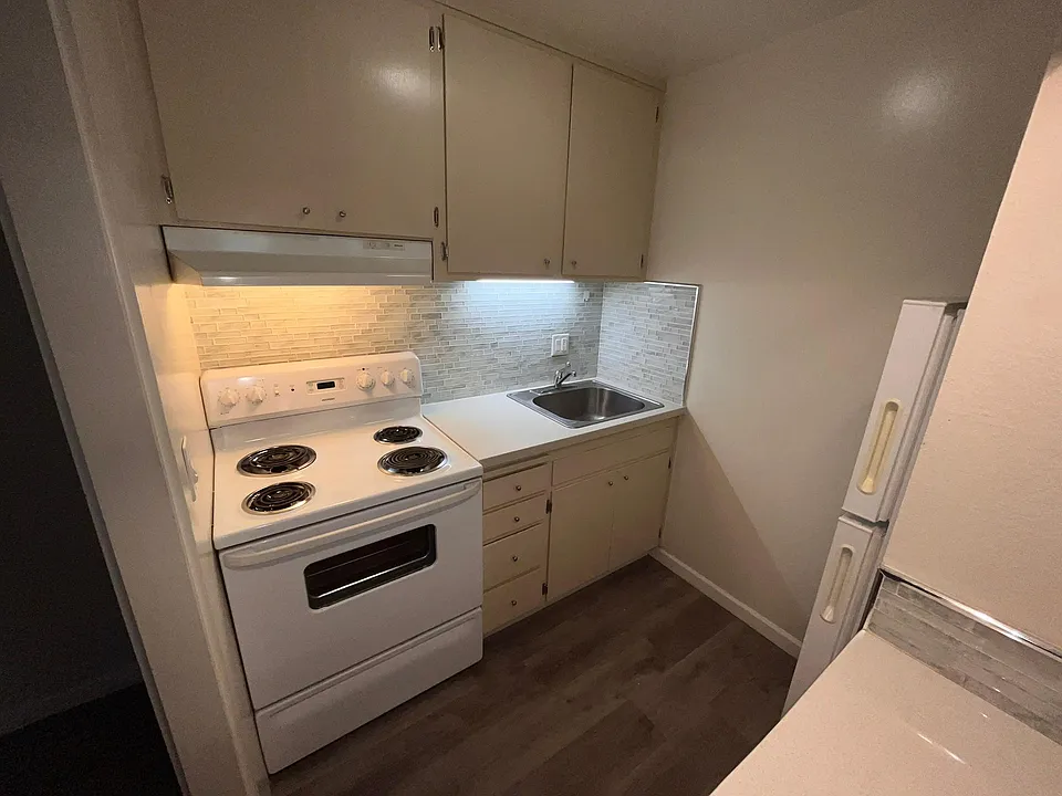 300 Vernon St #7