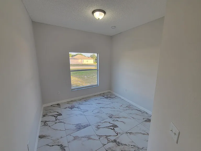 1907 Escambia Ln — Photo 11