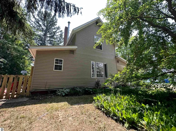 7163 Traverse Ave, Benzonia, MI 49616