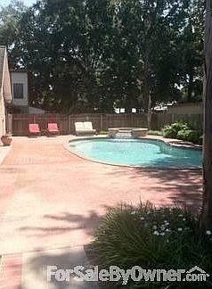 Pool : Plenty of space for lawn chairs and a Barbeque pit.