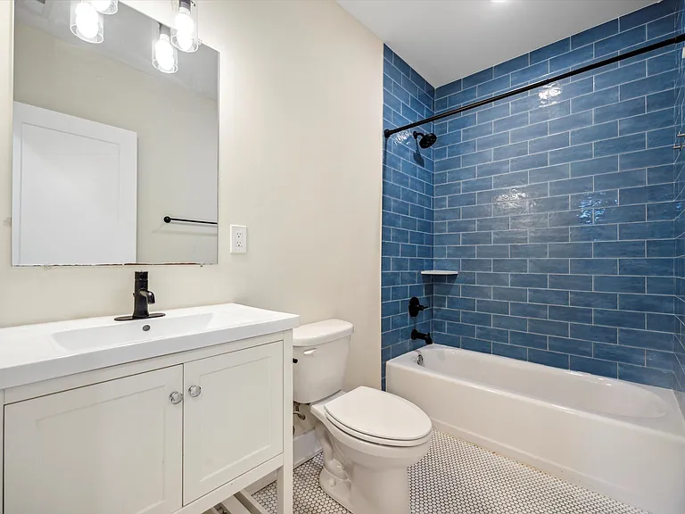 1804 W Berks St — Photo 51
