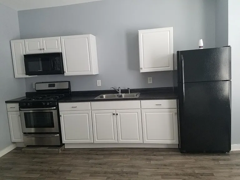 196 Herman Pl #1 — Photo 3
