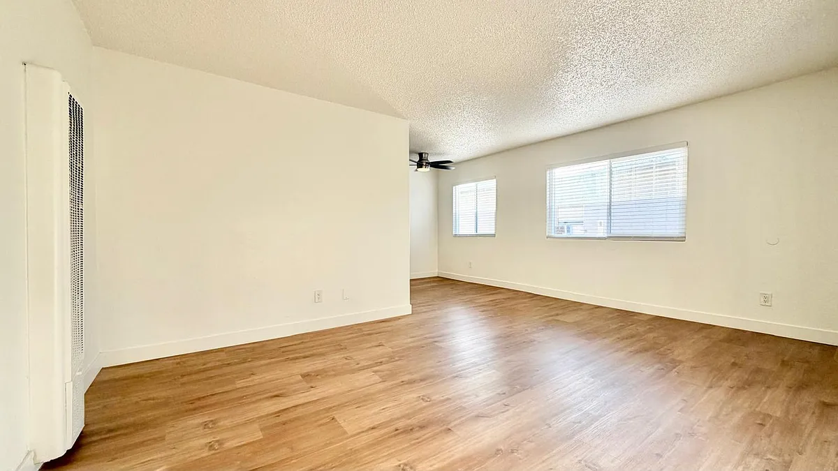 Building Photo - 637 W. 79th