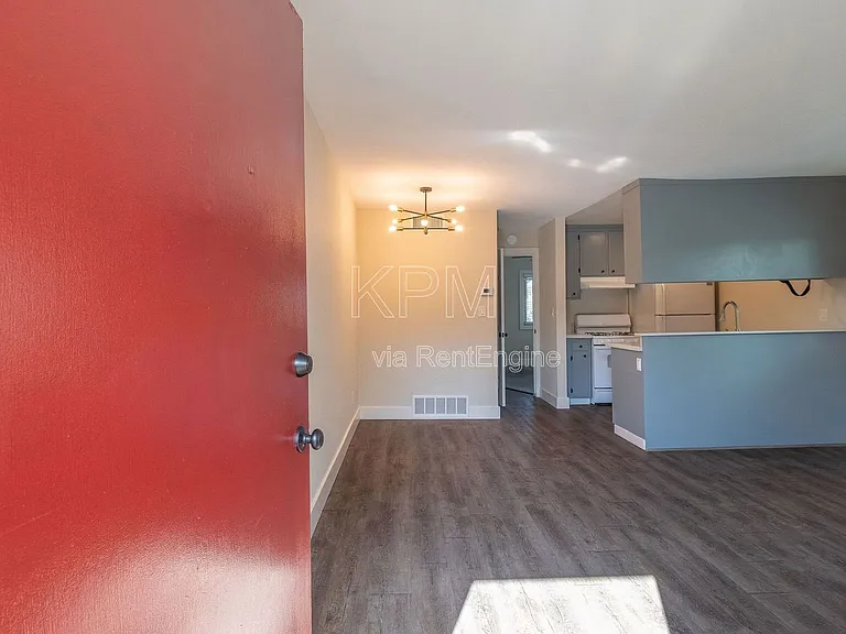 843 N Yosemite St #112 — Photo 3