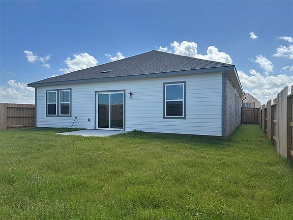 4th image of 1013 Star Skye Dr