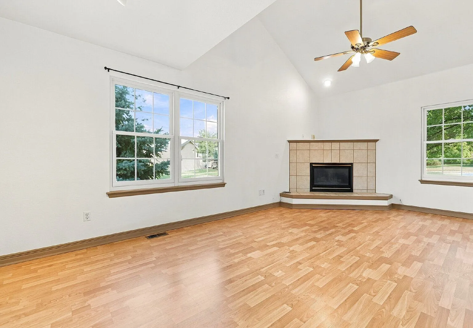 2 bed, 2.0 bath, 1311 sqft, $2,350 — Photo 4