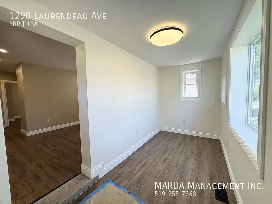 Brand New Reno 3 Bed/1 Bath Home East Windsor + Utilities! — Photo 3