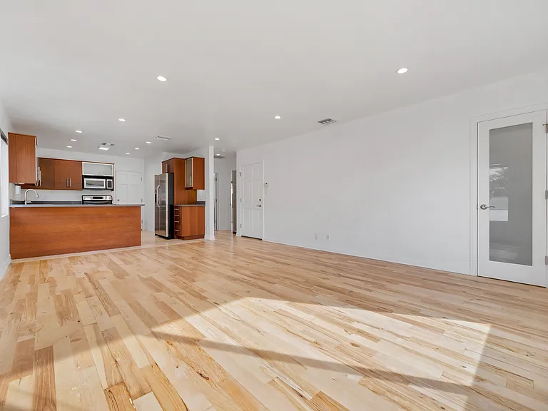 1117 S Cochran Ave #6 — Photo 18