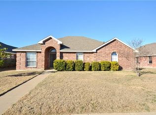 211 Quail Run Rd, Red Oak, TX 75154