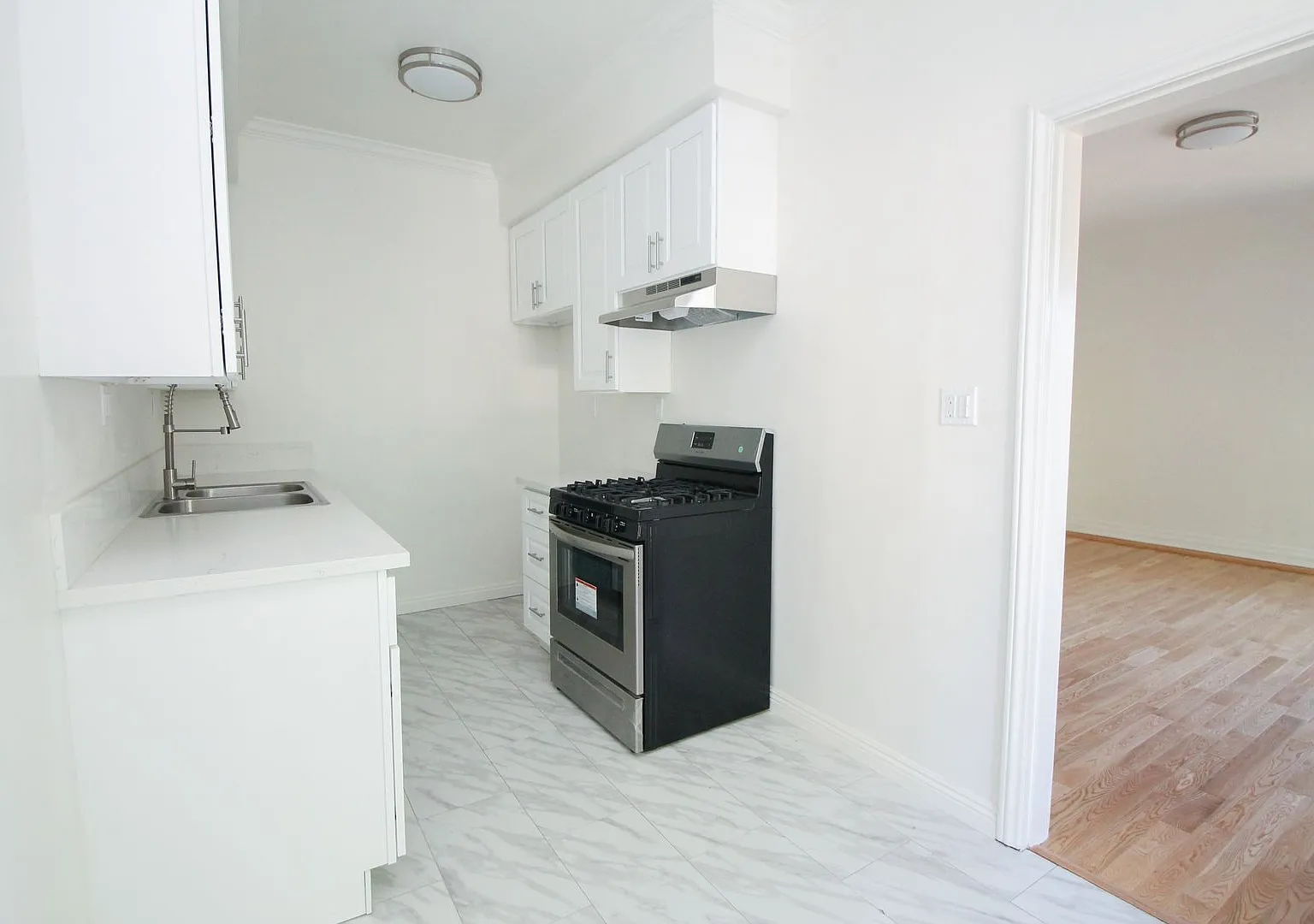 367 N Orange Grove Ave. — Photo 3