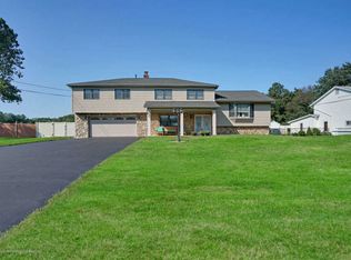 30 Kipling Way, Manalapan, NJ 07726